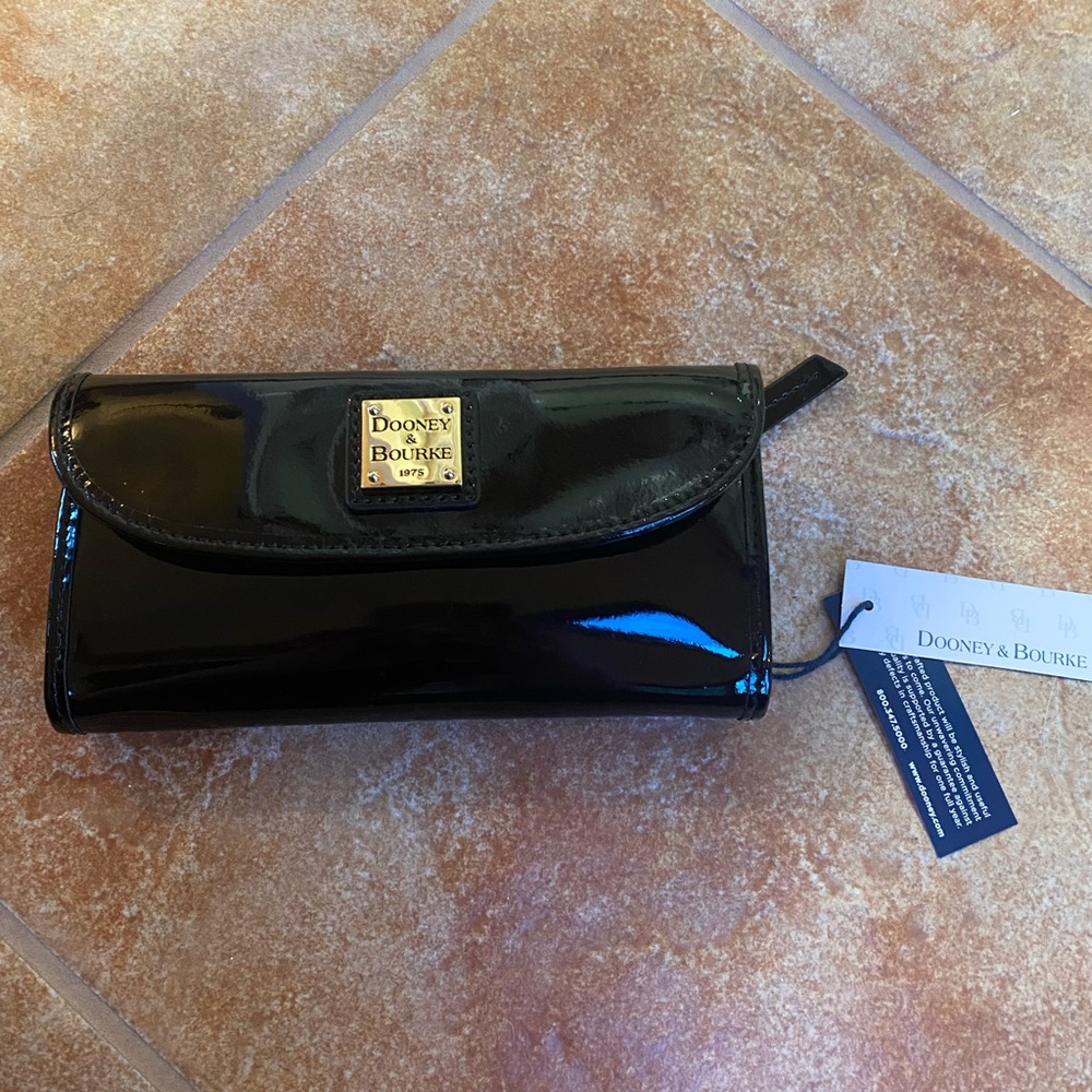 Dooney and Bourke black wallet new with tags